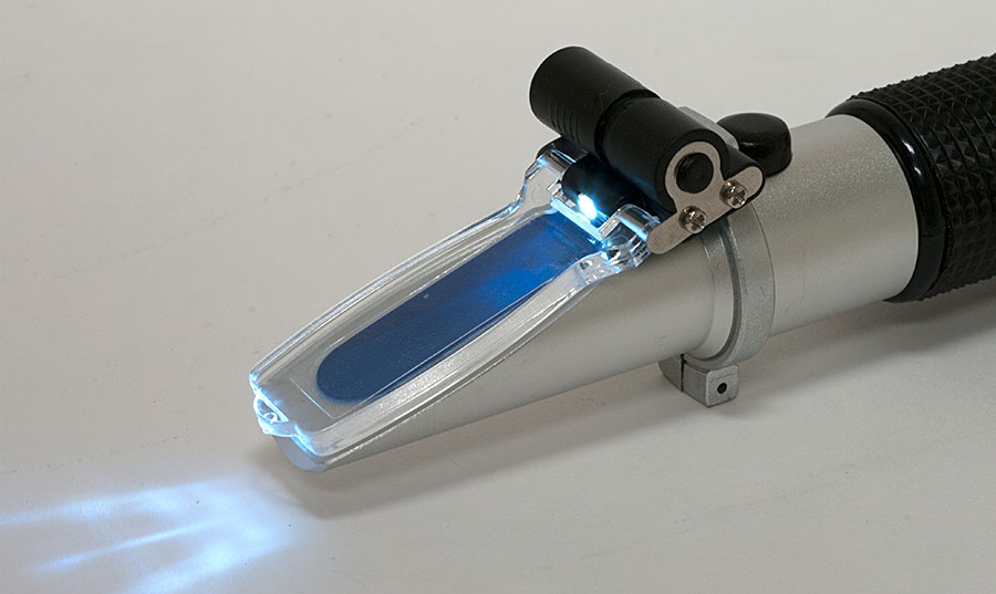 Dual Scale Refractometer With Light & ATC